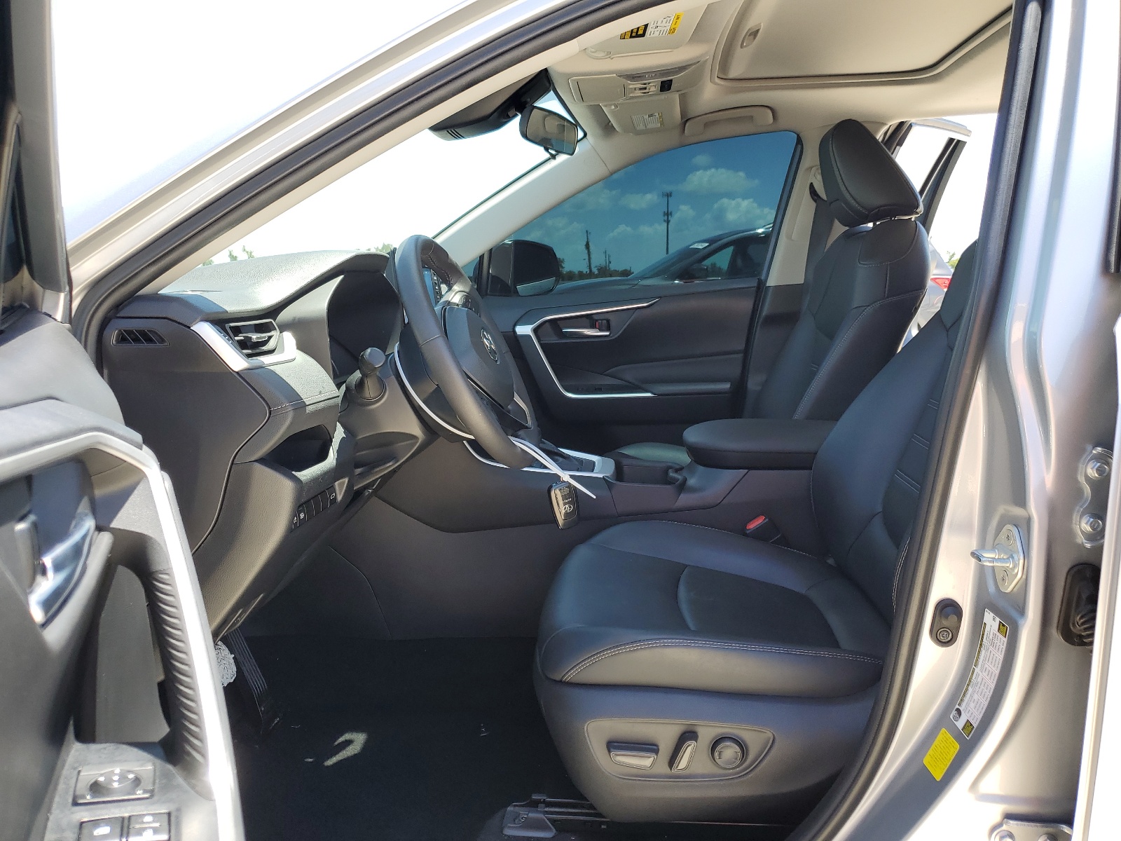 2T3C1RFV6NC191428 2022 Toyota Rav4 Xle Premium