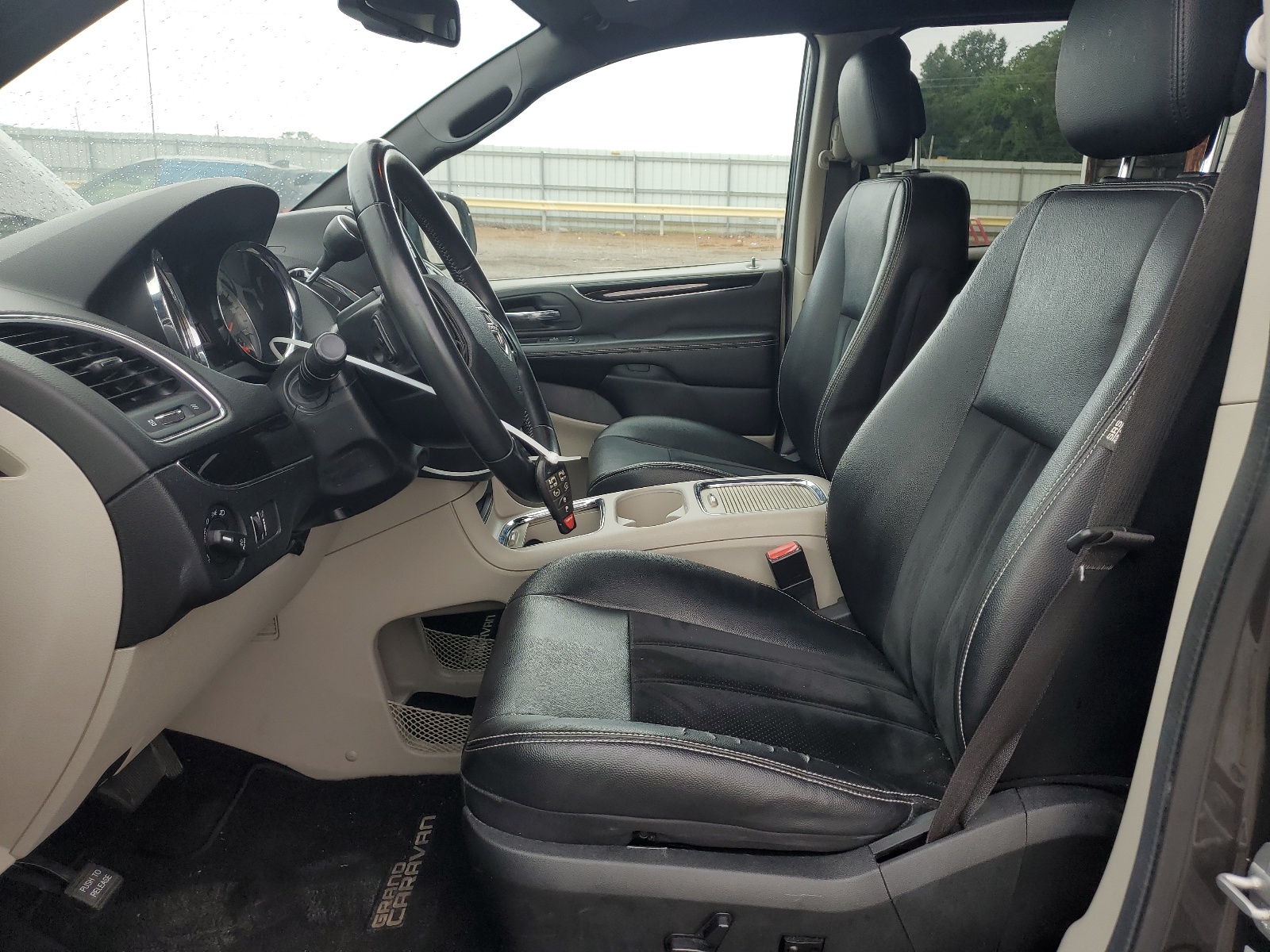 2C4RDGCG0HR812929 2017 Dodge Grand Caravan Sxt