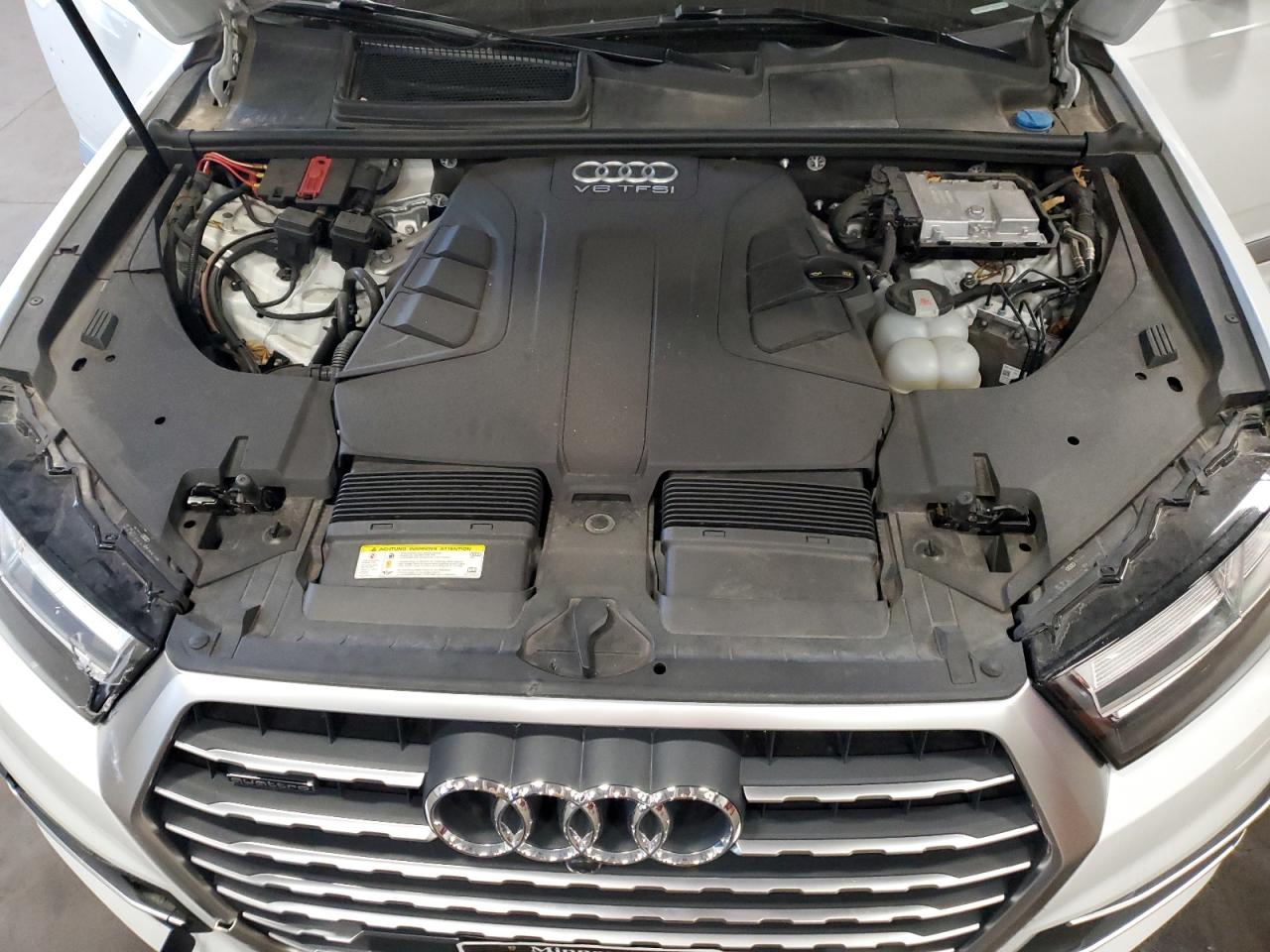 WA1VAAF77JD054705 2018 Audi Q7 Prestige