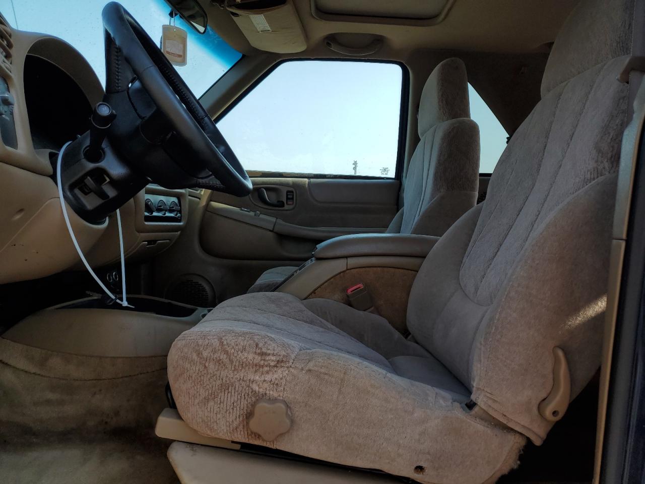 2000 GMC Jimmy VIN: 1GKCS18W3YK259396 Lot: 62938114