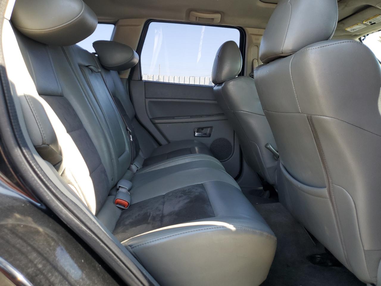 2007 Jeep Grand Cherokee Srt-8 VIN: 1J8HR78317C660761 Lot: 64045044