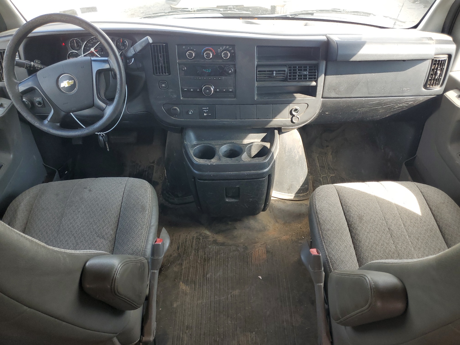 1GCWGFCAXC1144327 2012 Chevrolet Express G2500