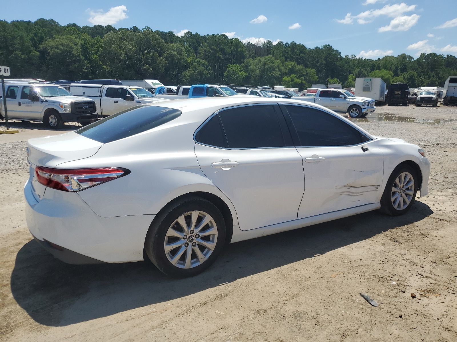 2018 Toyota Camry L vin: 4T1B11HK3JU086587