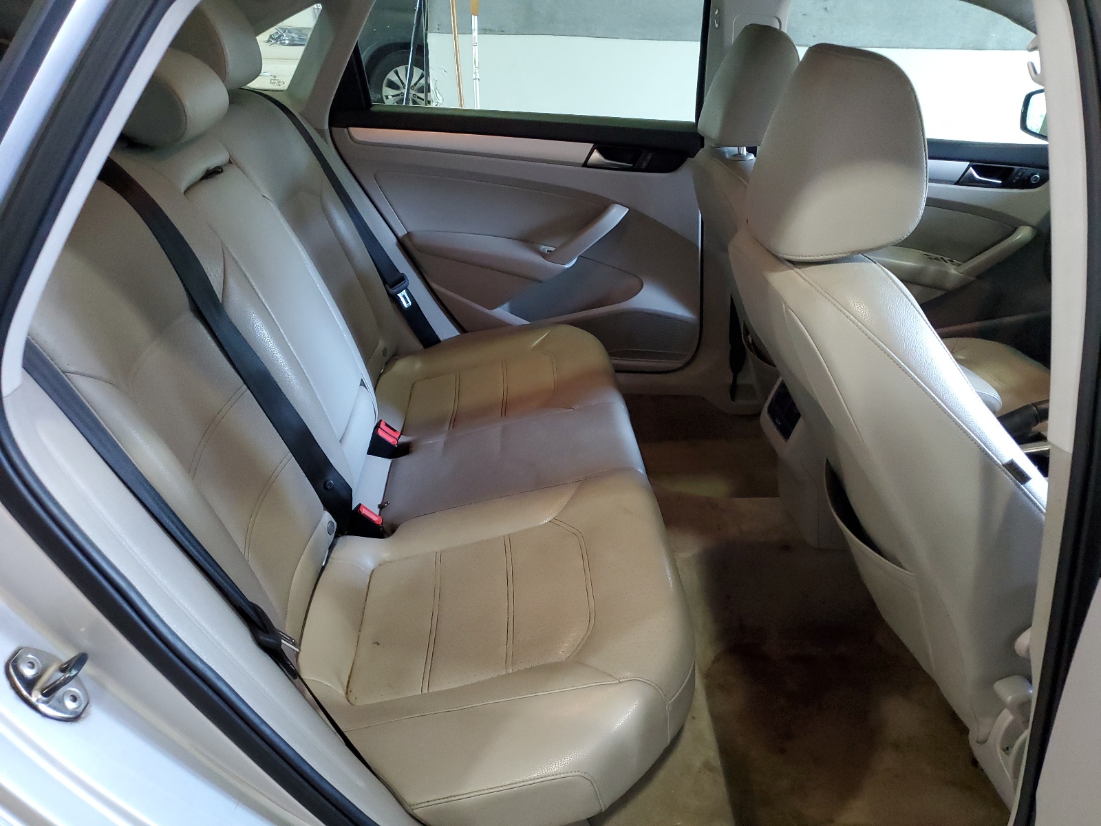 1VWBH7A36DC042337 2013 Volkswagen Passat Se