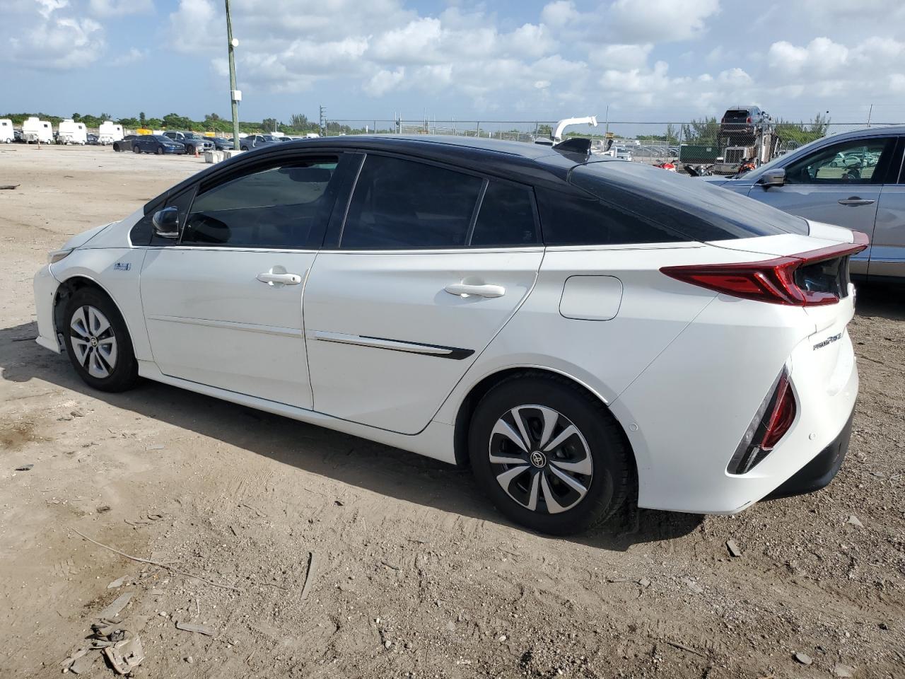 2017 Toyota Prius - Image 2