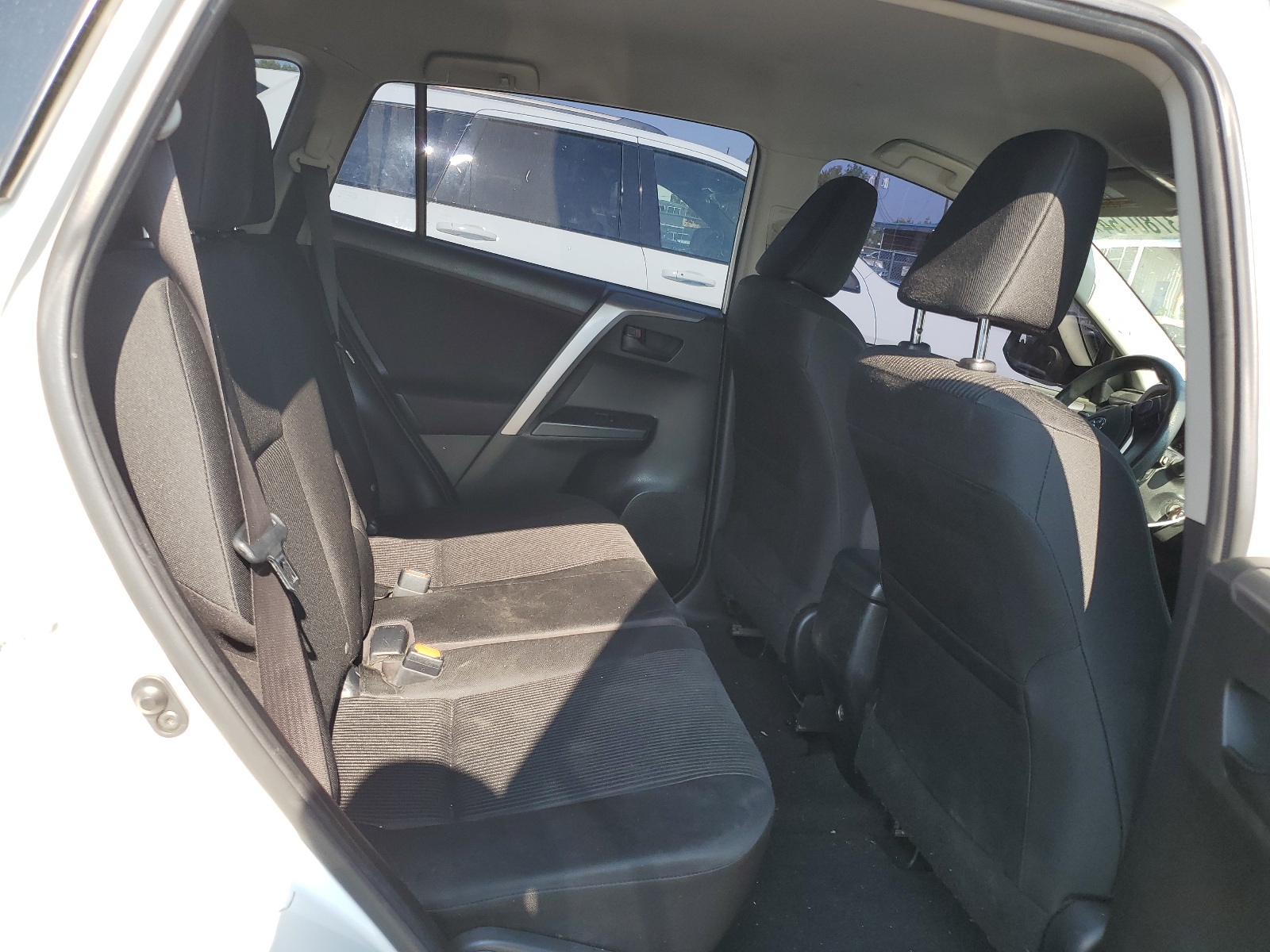 JTMBFREV8GJ062198 2016 Toyota Rav4 Le