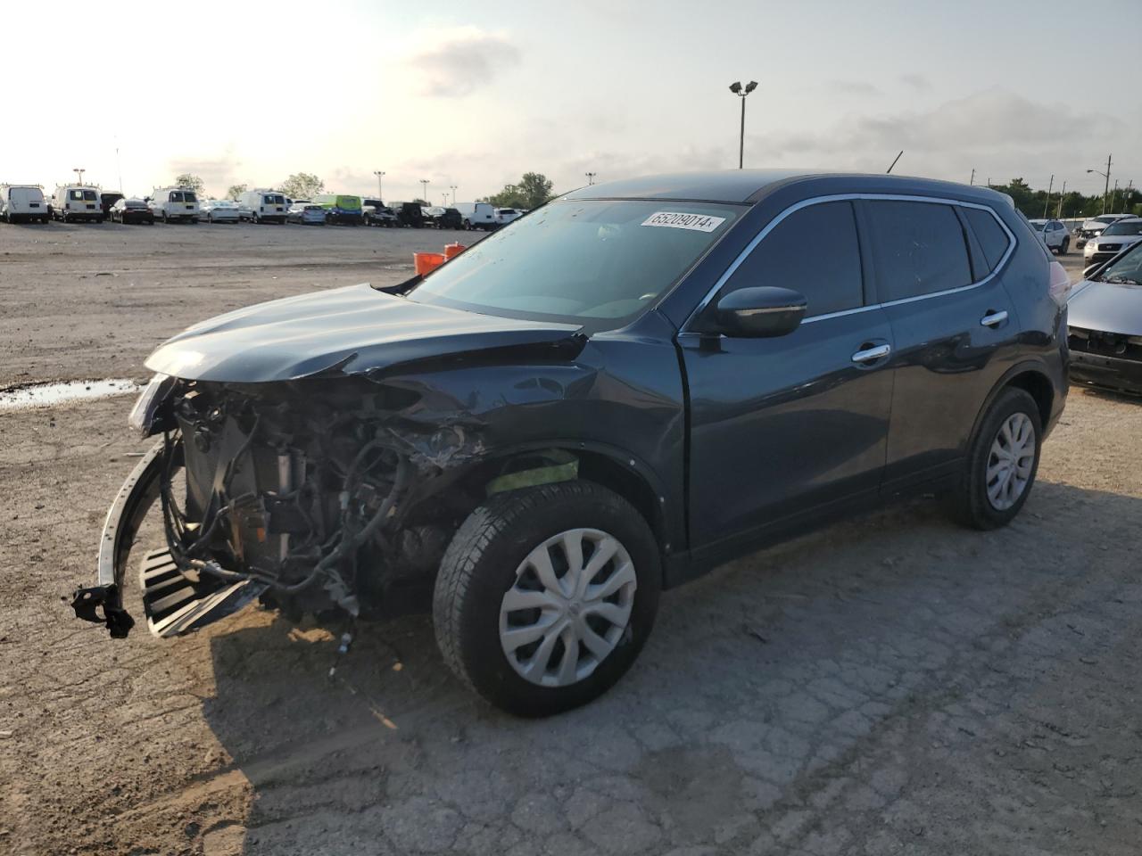 2014 Nissan Rogue S zu verkaufen in Indianapolis, IN - Front End
