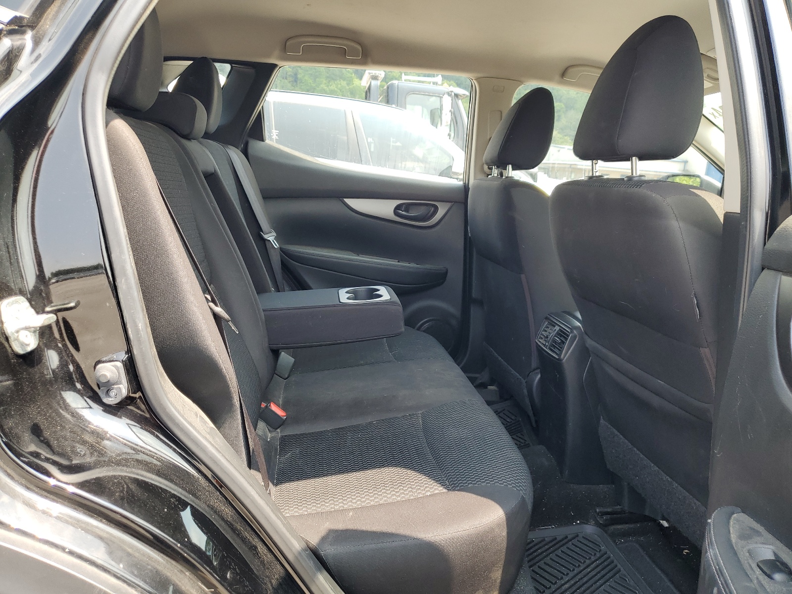 JN1BJ1CR9KW623853 2019 Nissan Rogue Sport S