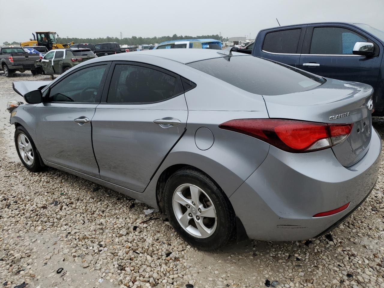 5NPDH4AE4FH593661 2015 HYUNDAI ELANTRA - Image 2