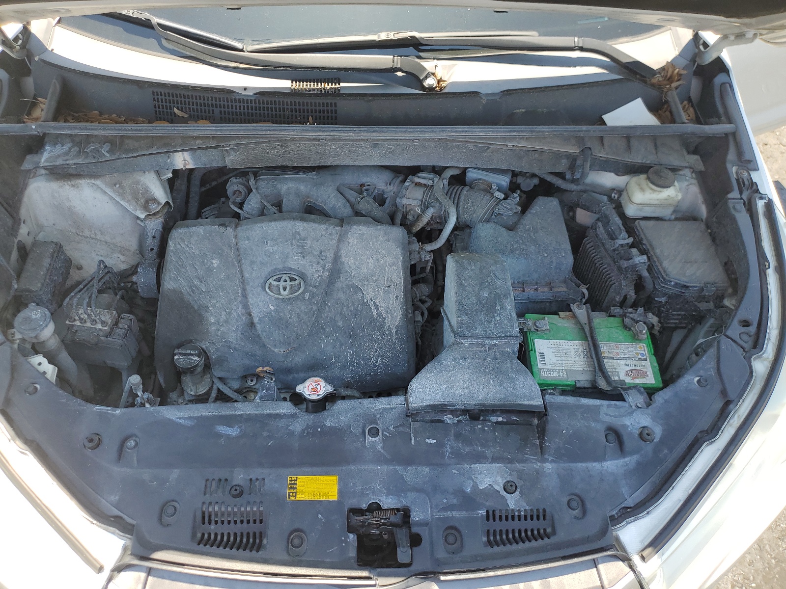 5TDZZRFH3JS260597 2018 Toyota Highlander Le