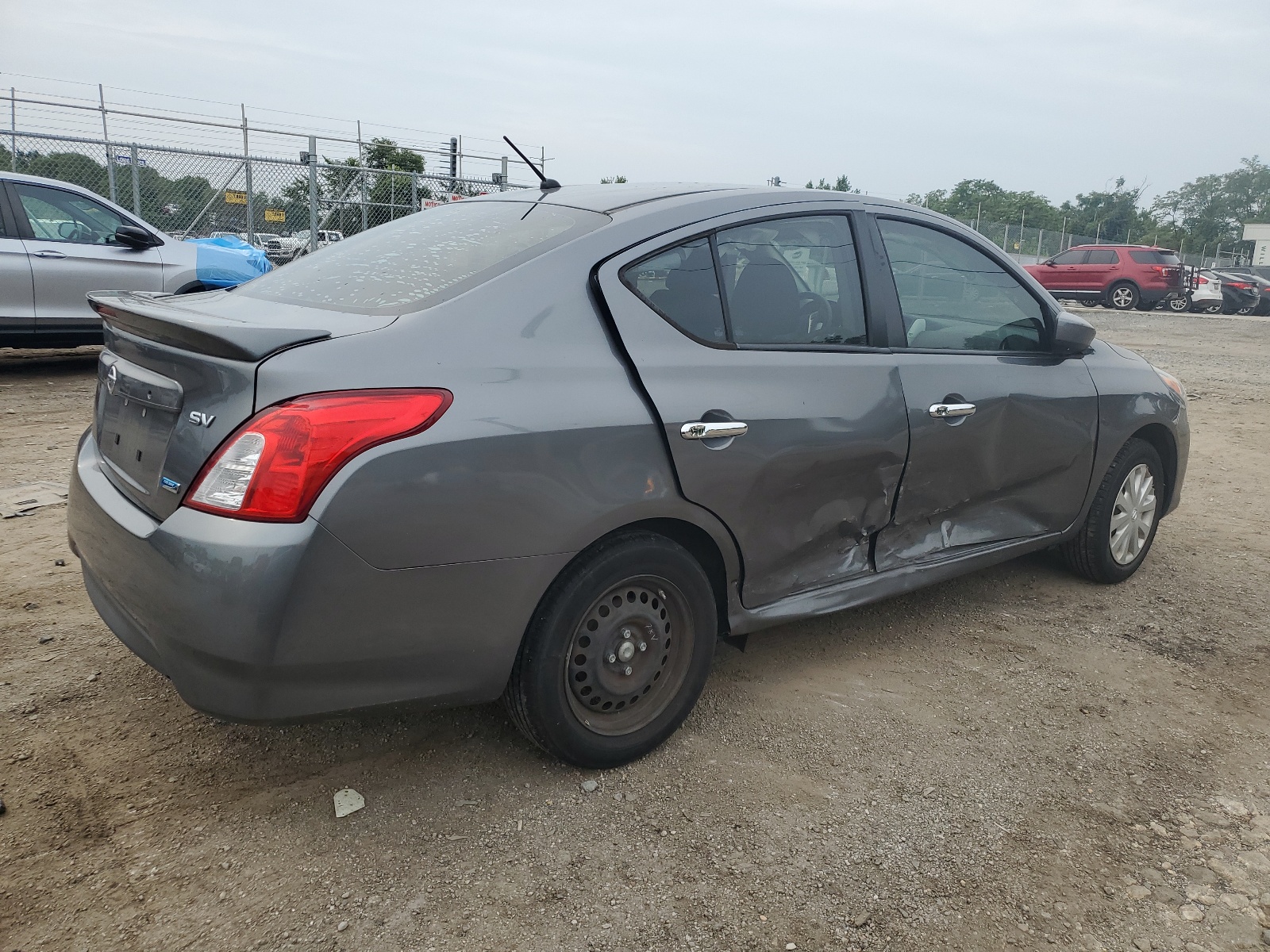 2016 Nissan Versa S vin: 3N1CN7AP5GL888571