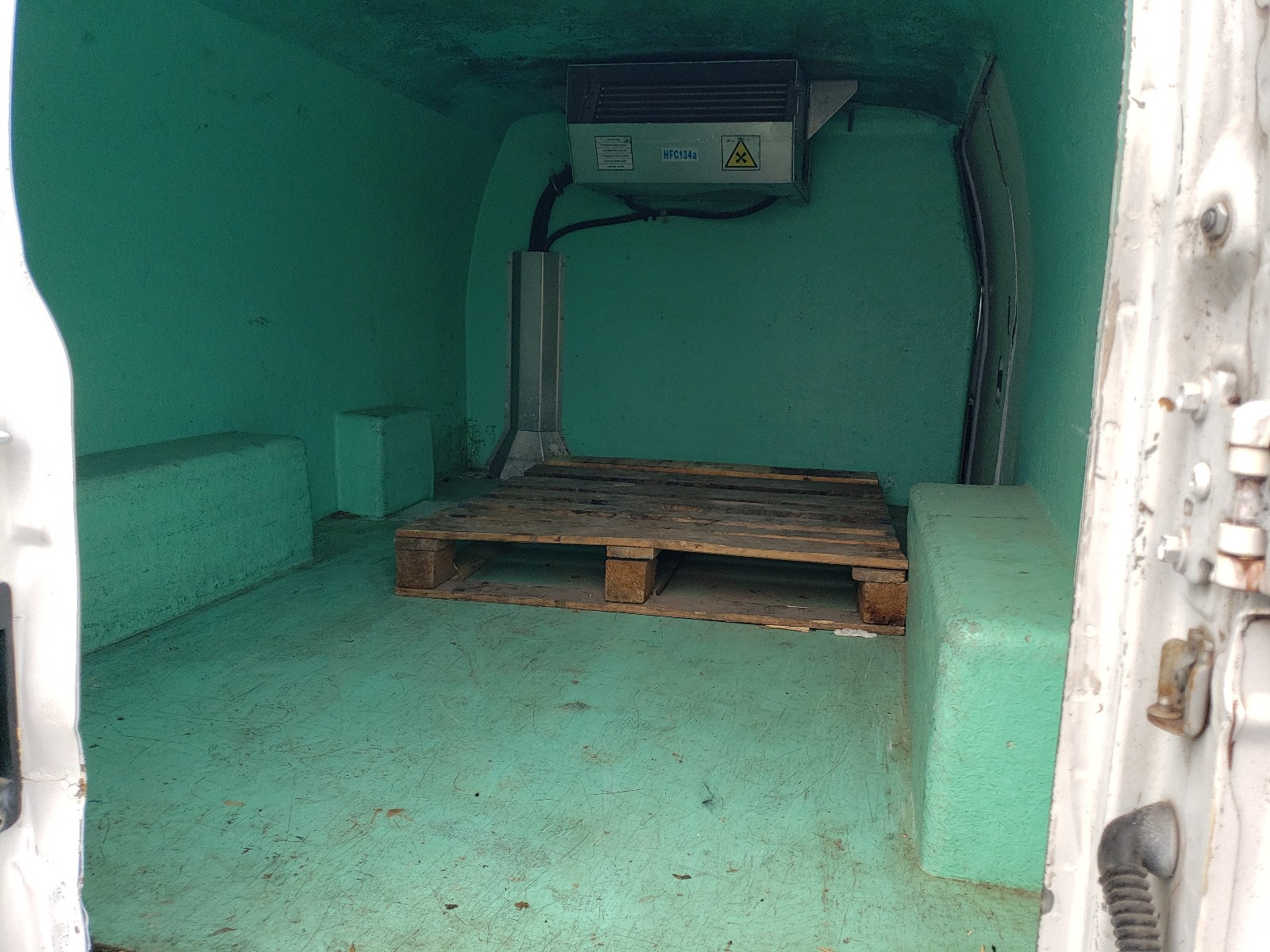 1FTNE24L8YHB78470 2000 Ford Econoline E250 Van