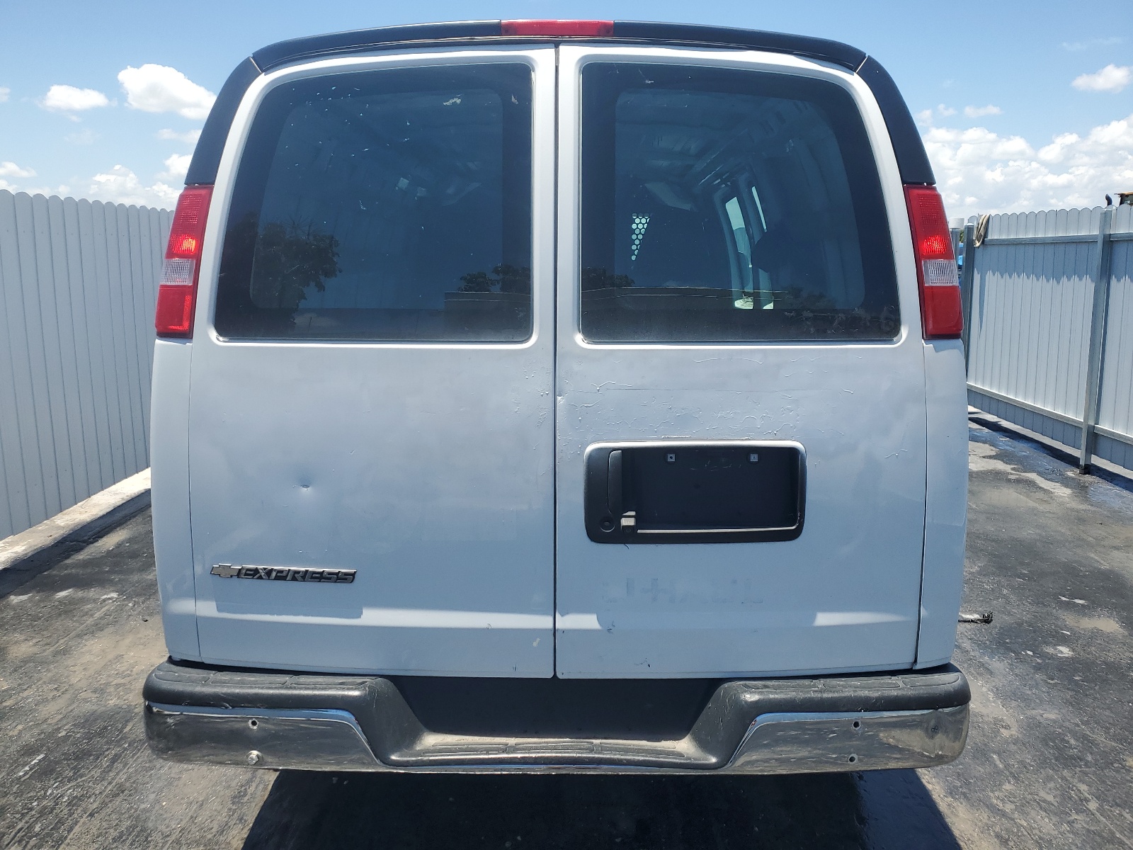 1GCWGAF72M1267091 2021 Chevrolet Express G2500