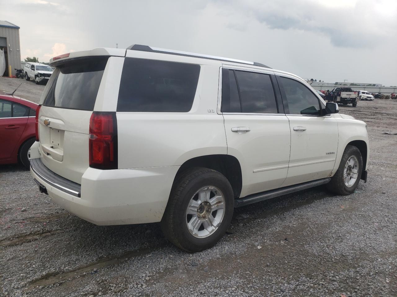 VIN 1GNSKCKC0FR274273 2015 CHEVROLET TAHOE no.3