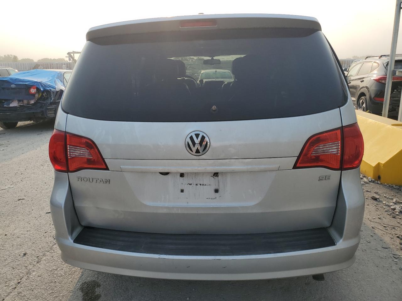 2010 Volkswagen Routan Se VIN: 2V4RW3D11AR138394 Lot: 64404604