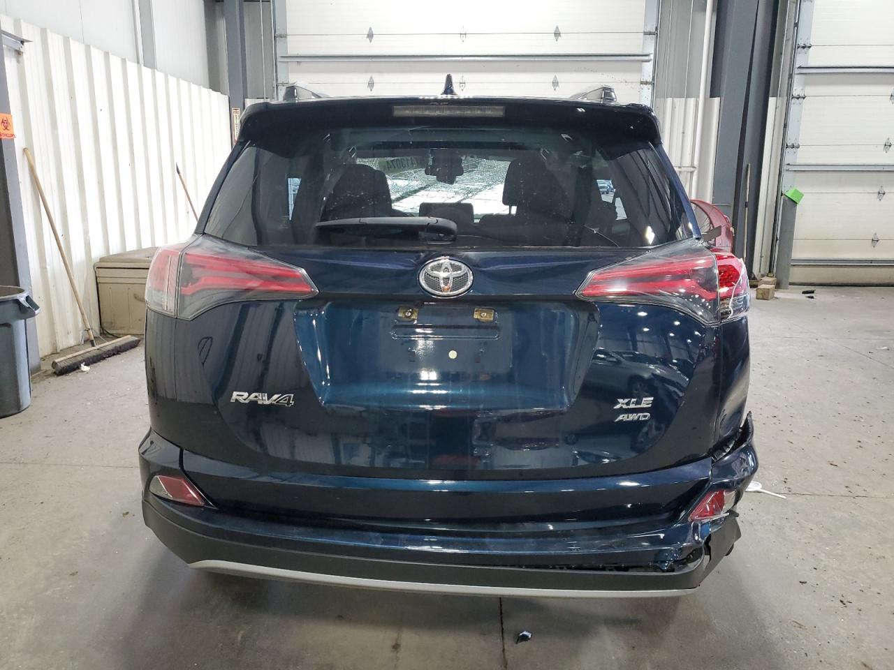2017 Toyota Rav4 Xle VIN: JTMRFREV5HJ143577 Lot: 61413074