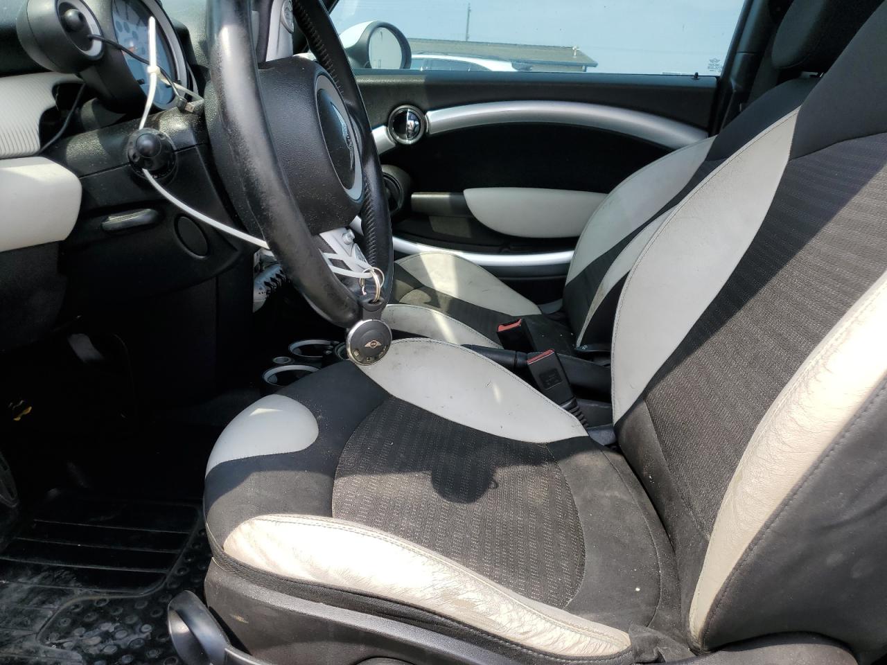 2010 Mini Cooper S VIN: WMWMF7C59ATZ72967 Lot: 64703744