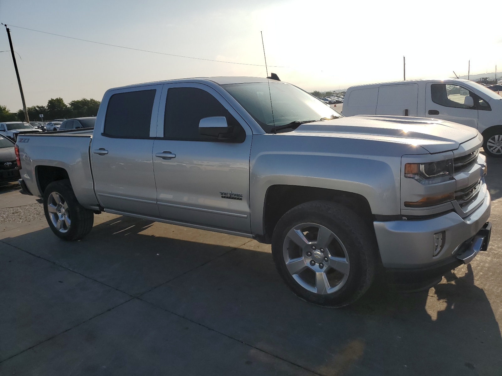 2018 Chevrolet Silverado K1500 Lt vin: 3GCUKREC6JG594318