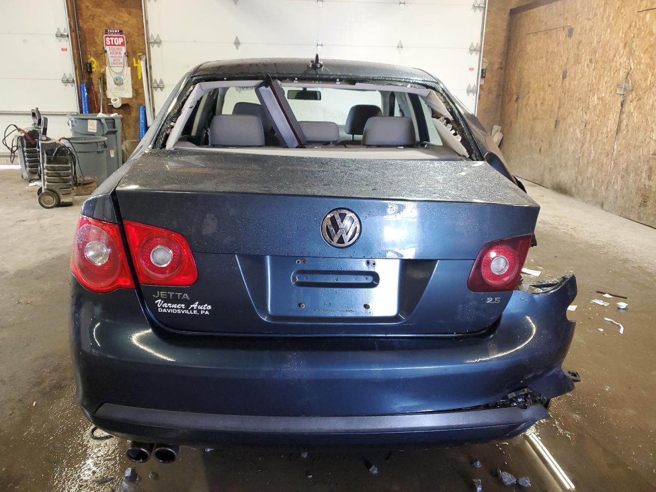 2007 Volkswagen Jetta 2.5 Option Package 1 VIN: 3VWRF71KX7M159028 Lot: 64791944