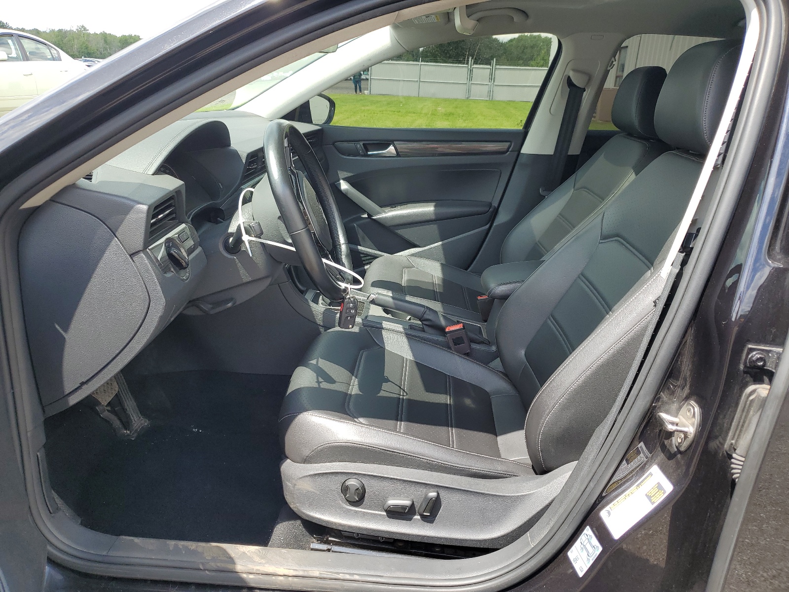 1VWUA7A3XLC009563 2020 Volkswagen Passat Highline