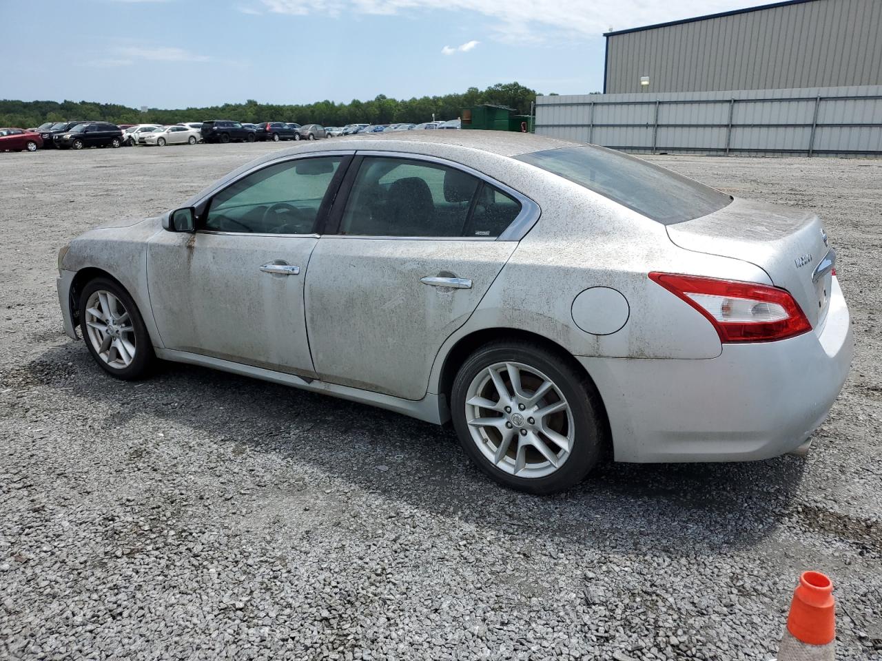 2009 Nissan Maxima - Image 2