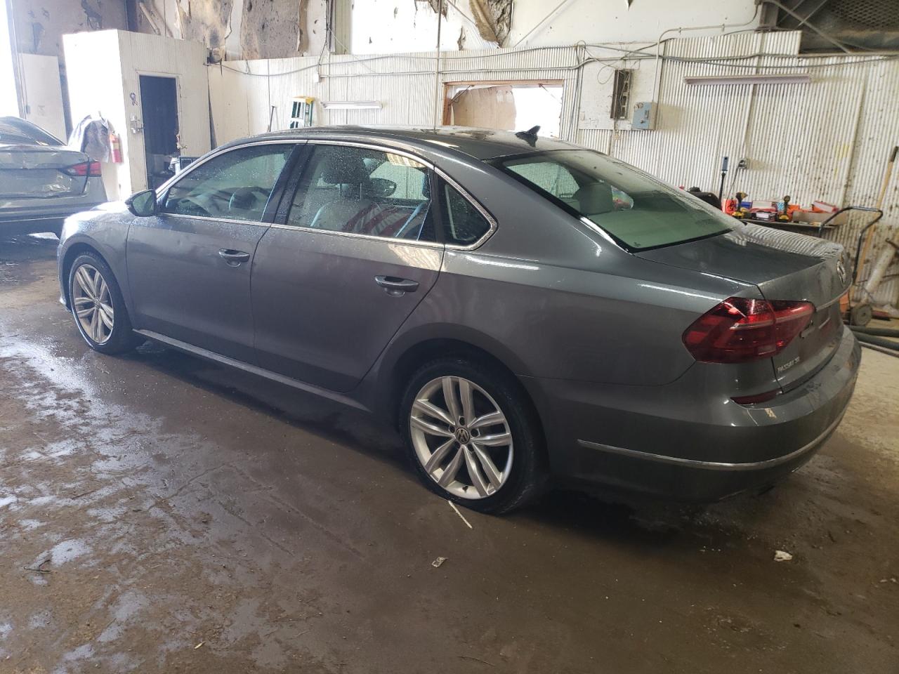 1VWBA7A3XJC026271 2018 VOLKSWAGEN PASSAT - Image 2