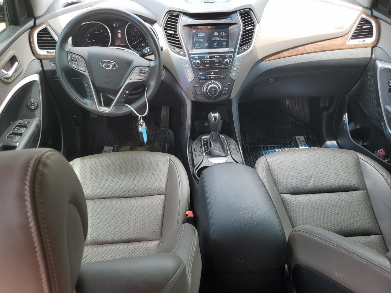 KM8SN4HF8HU220982 2017 Hyundai Santa Fe Se