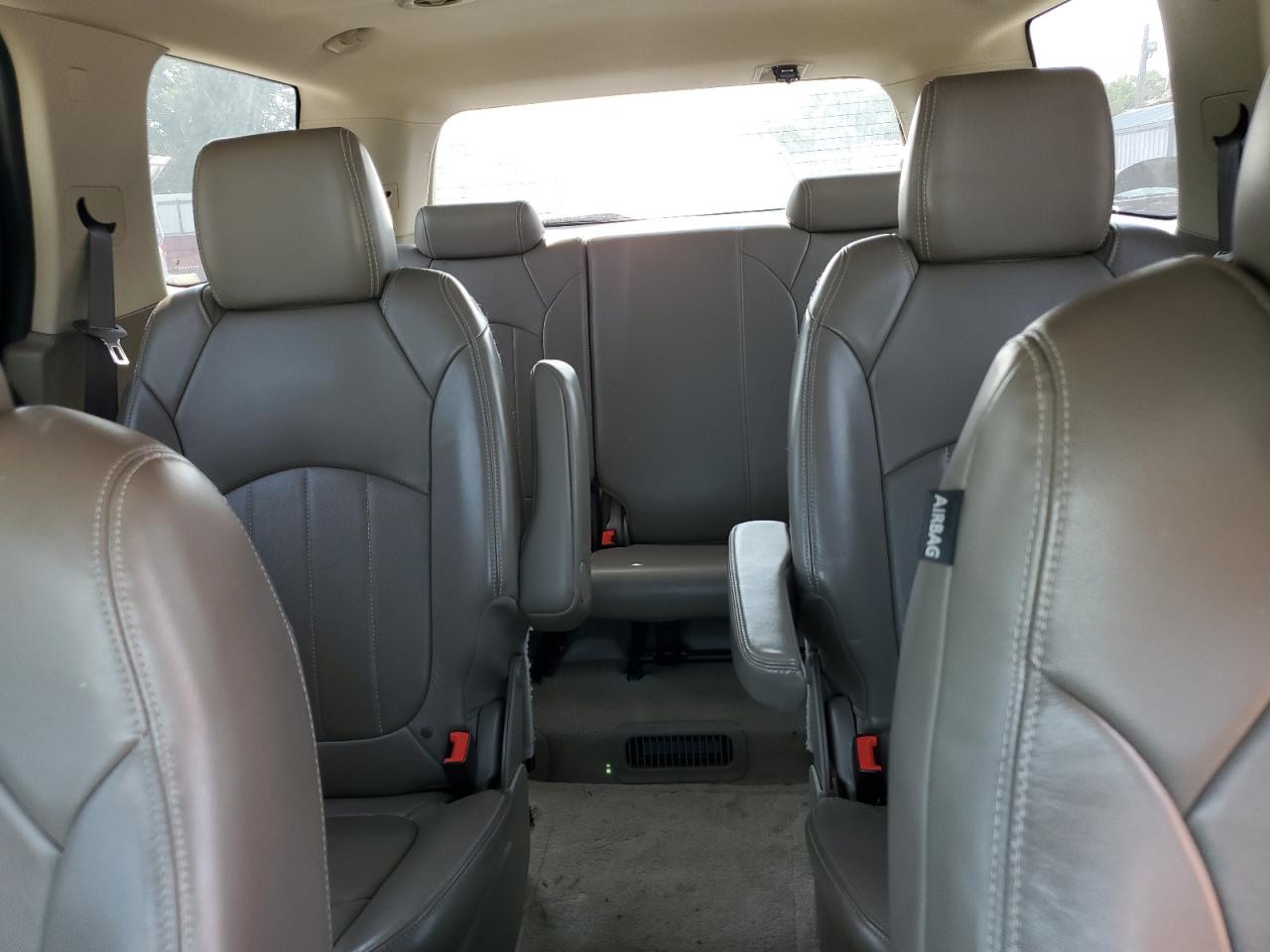 2013 GMC Acadia - Image 10