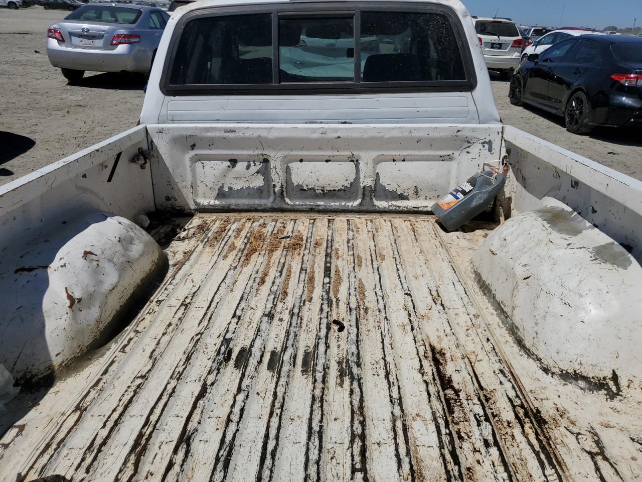 2002 Toyota Tacoma Xtracab VIN: 5TEVL52N52Z010710 Lot: 63469424