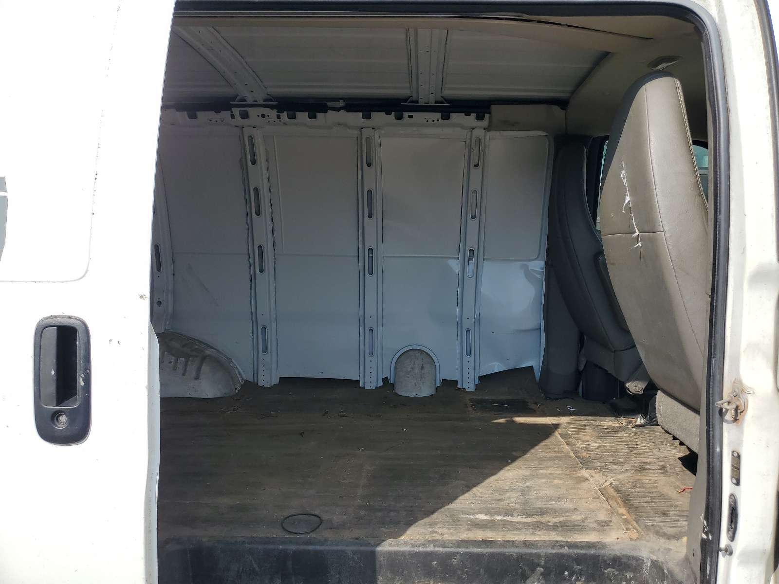 1GCWGFCAXC1144327 2012 Chevrolet Express G2500