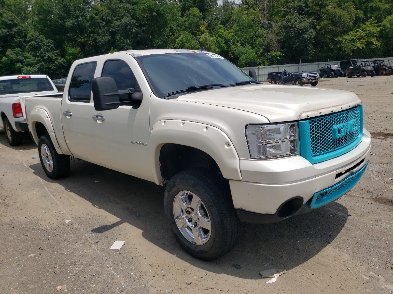 2013 GMC Sierra K1500 Denali vin: 3GTP2XE28DG345628