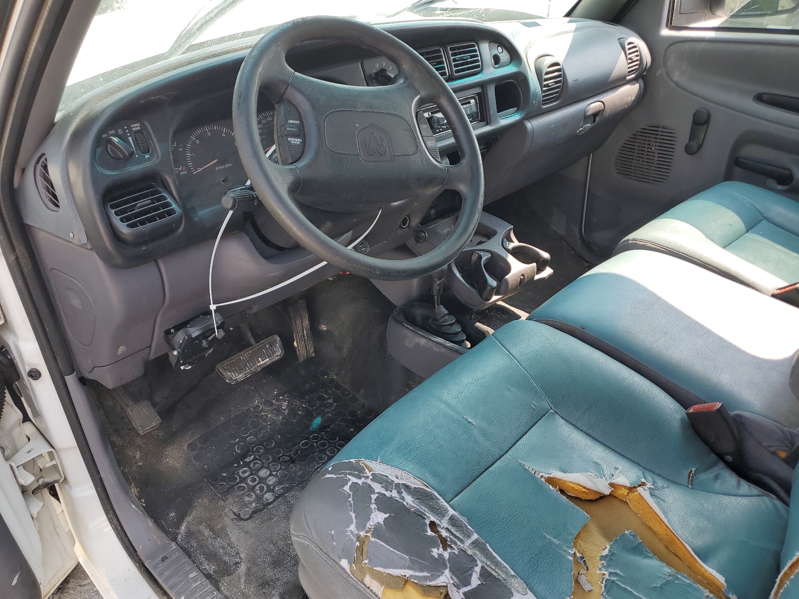 3B7KF22Z4XG122445 1999 Dodge Ram 2500