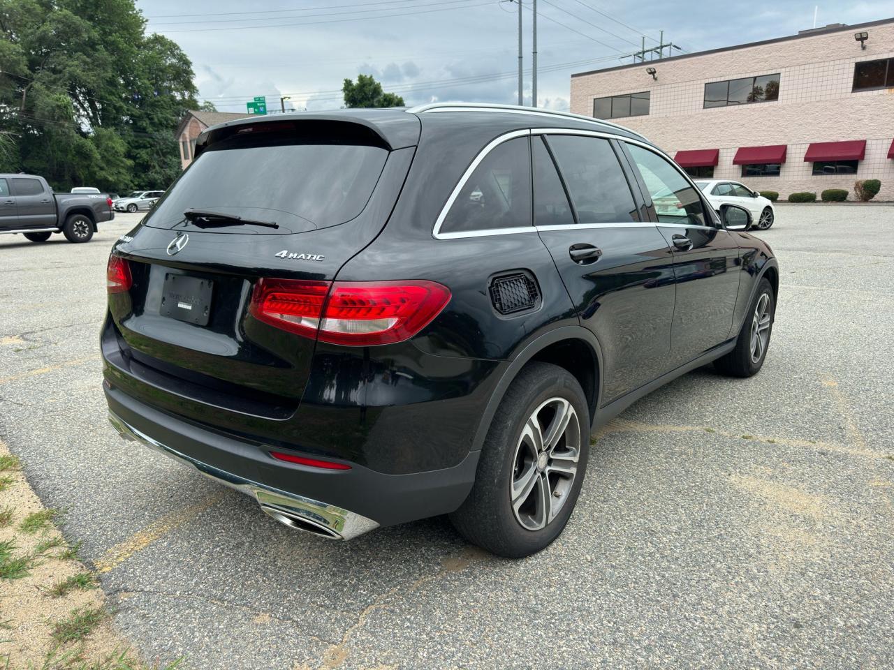 2016 Mercedes-Benz Glc 300 4Matic VIN: WDC0G4KB1GF030711 Lot: 64719954