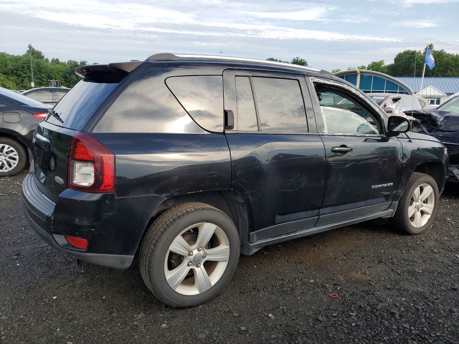 2014 Jeep Compass Latitude vin: 1C4NJDEBXED632931