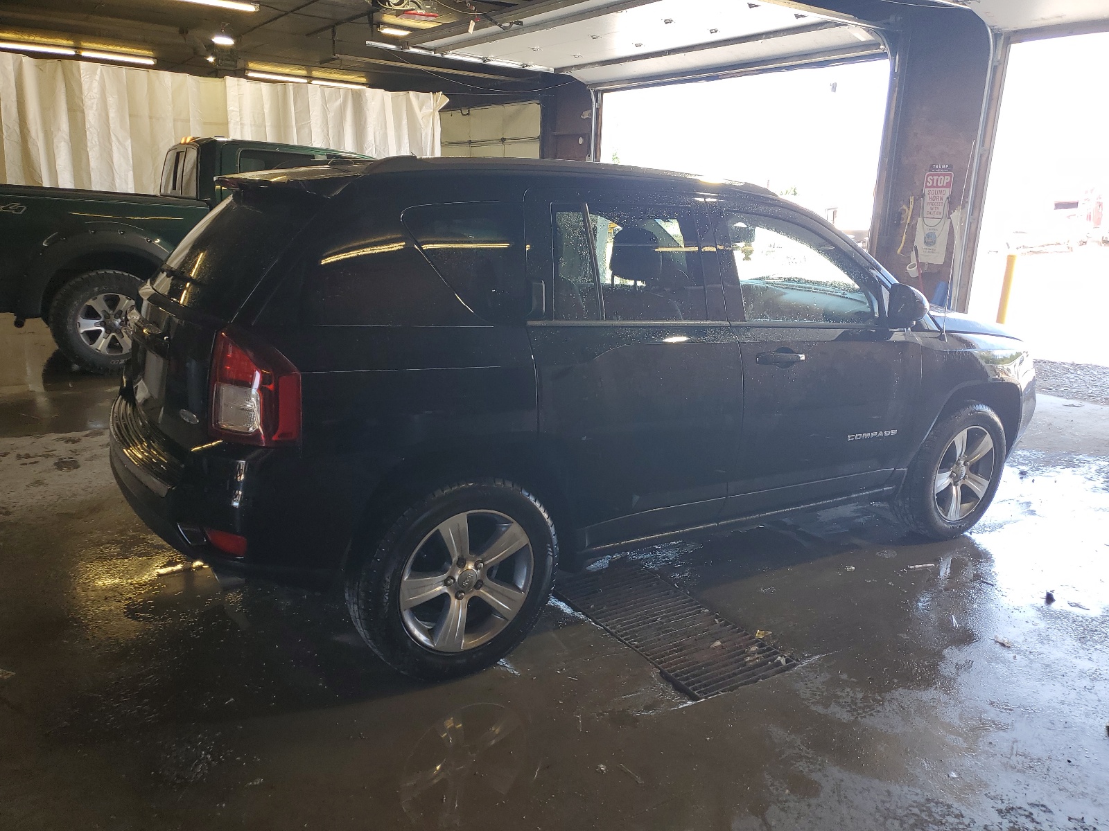 1C4NJDEB0HD177057 2017 Jeep Compass Latitude