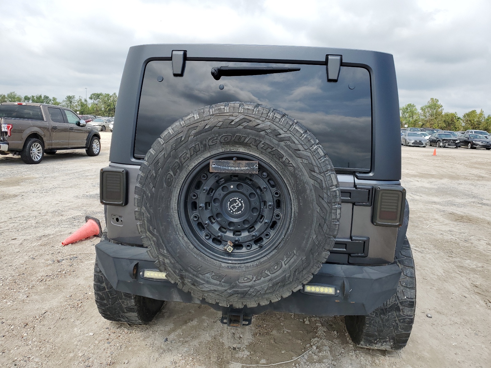 2018 Jeep Wrangler Unlimited Sport vin: 1C4HJWDG8JL930447