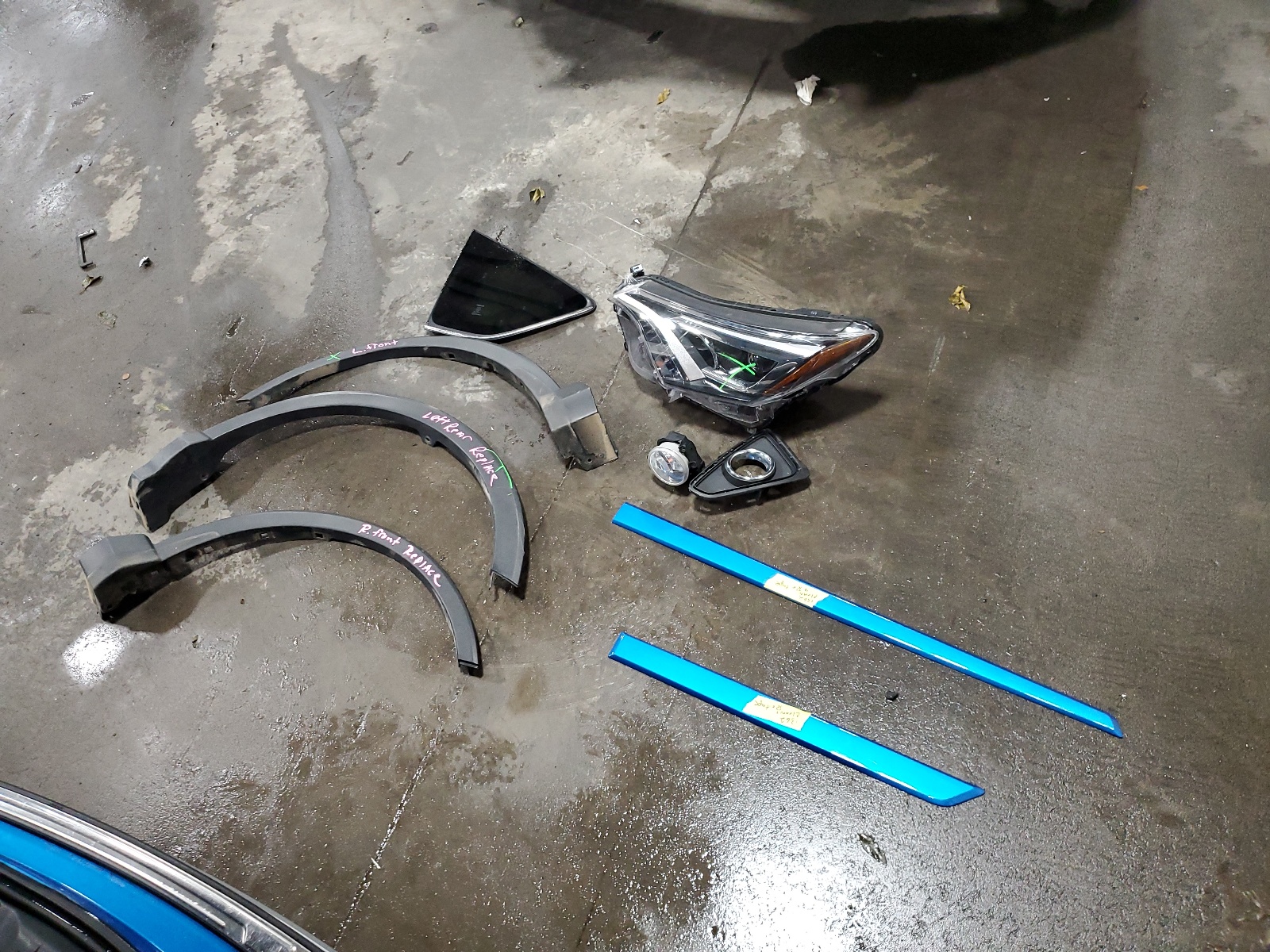 JTMDFREVXJJ719681 2018 Toyota Rav4 Limited