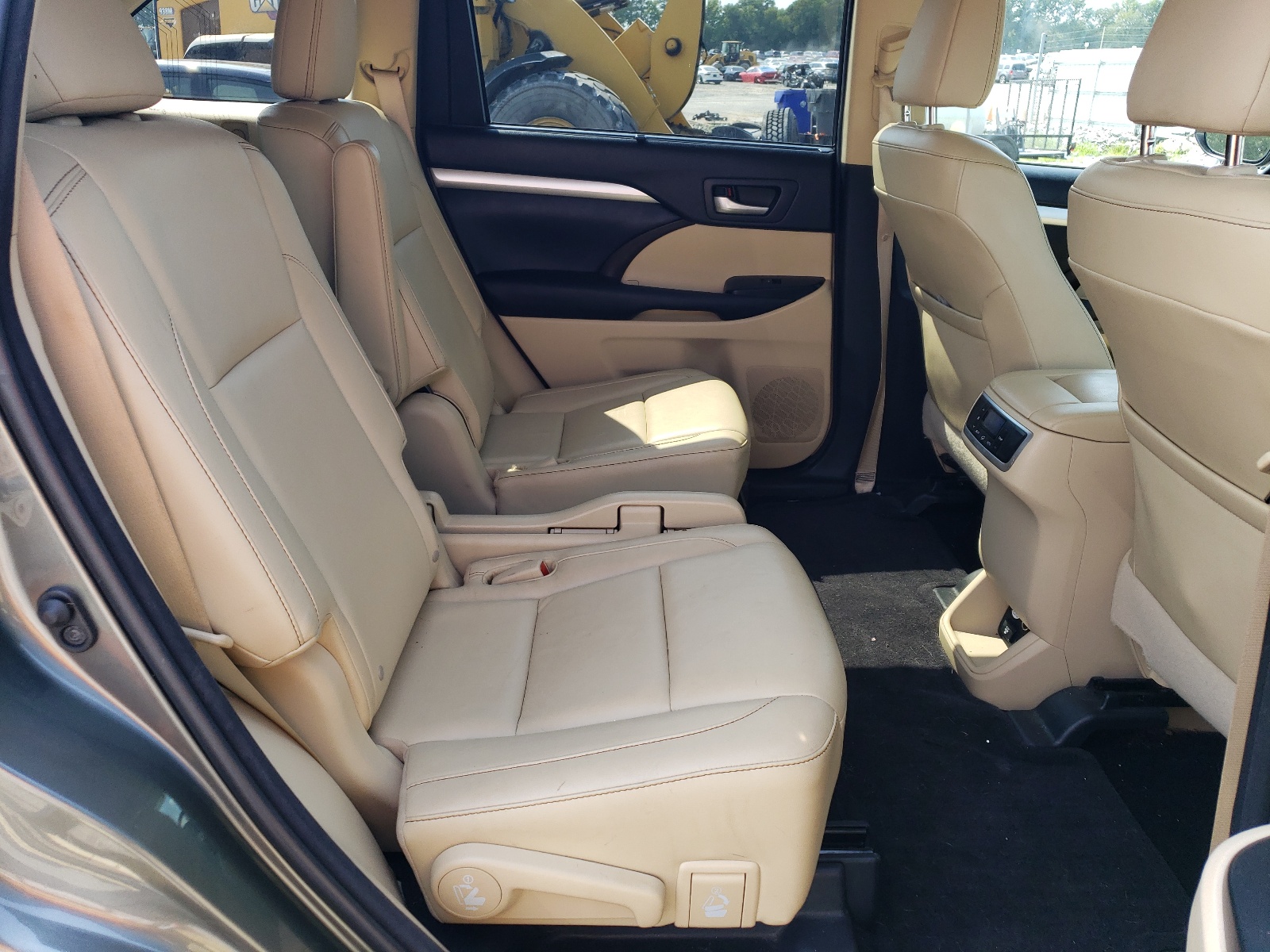 5TDJKRFHXFS208960 2015 Toyota Highlander Xle