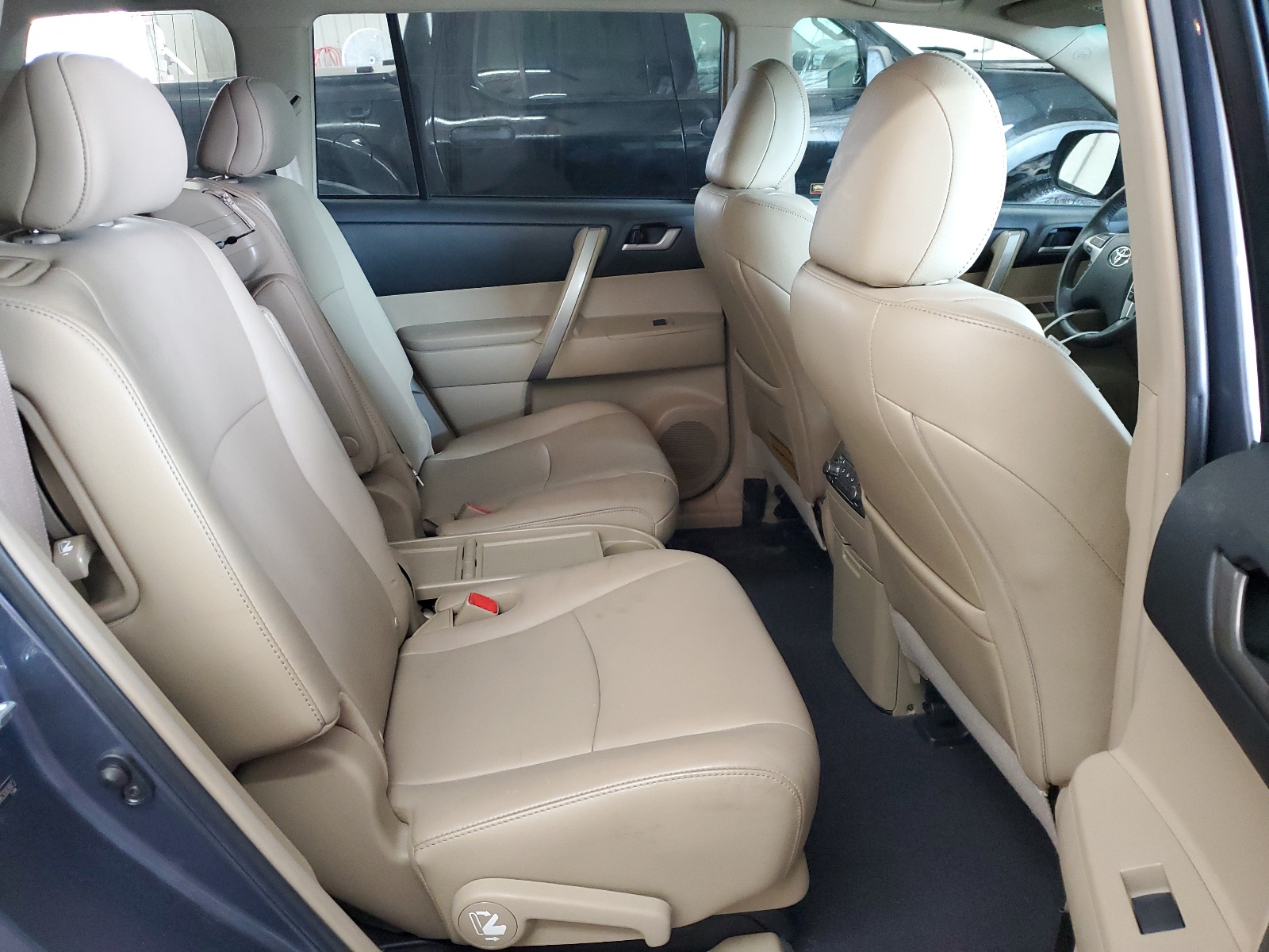 5TDZK3EH6CS069973 2012 Toyota Highlander Base