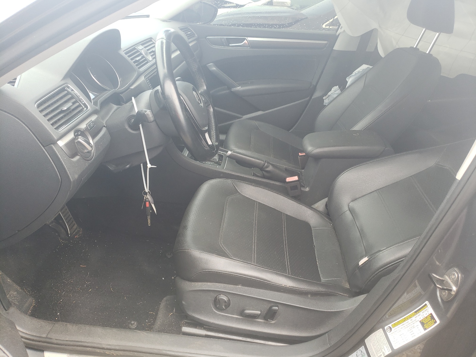 1VWDT7A38HC046600 2017 Volkswagen Passat R-Line