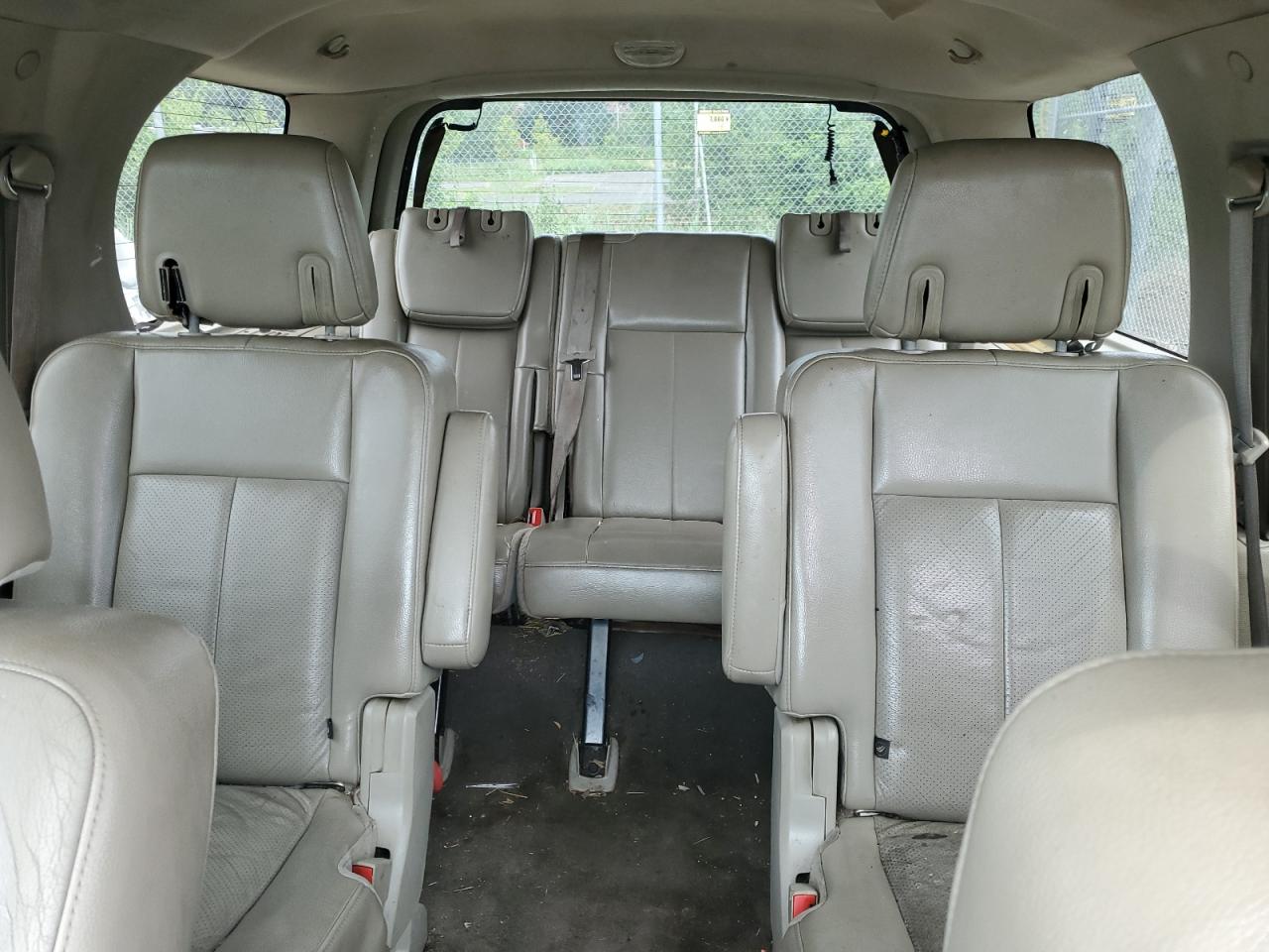 2010 Ford Expedition Limited VIN: 1FMJU2A57AEB56552 Lot: 64220154