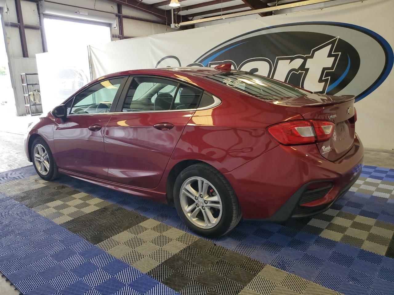 2018 Chevrolet Cruze - Image 2