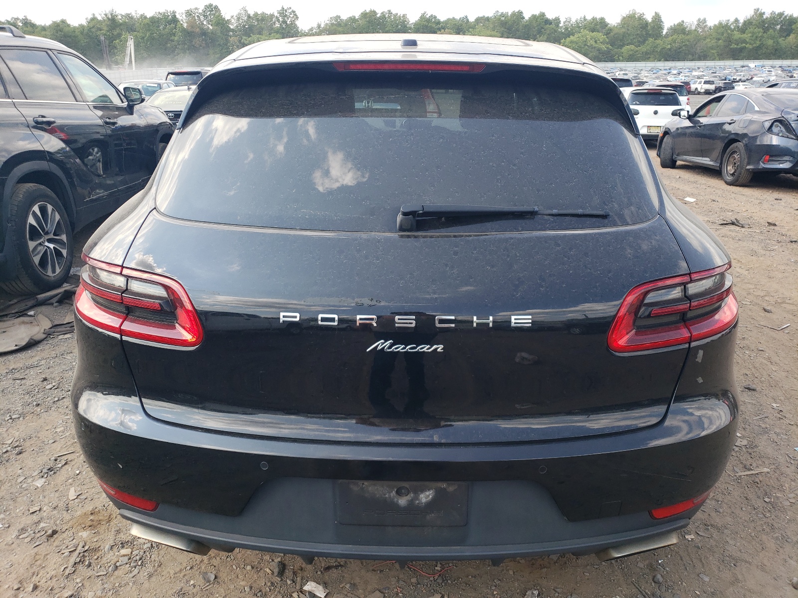 WP1AA2A58HLB00041 2017 Porsche Macan