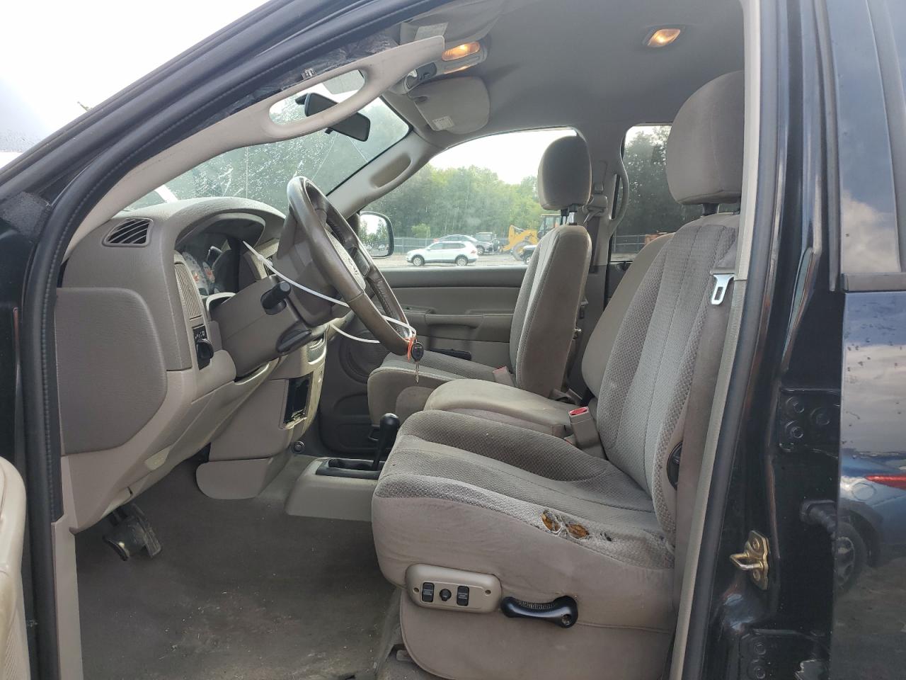 2005 Dodge Ram 1500 St VIN: 1D7HU18D25S137897 Lot: 65008184