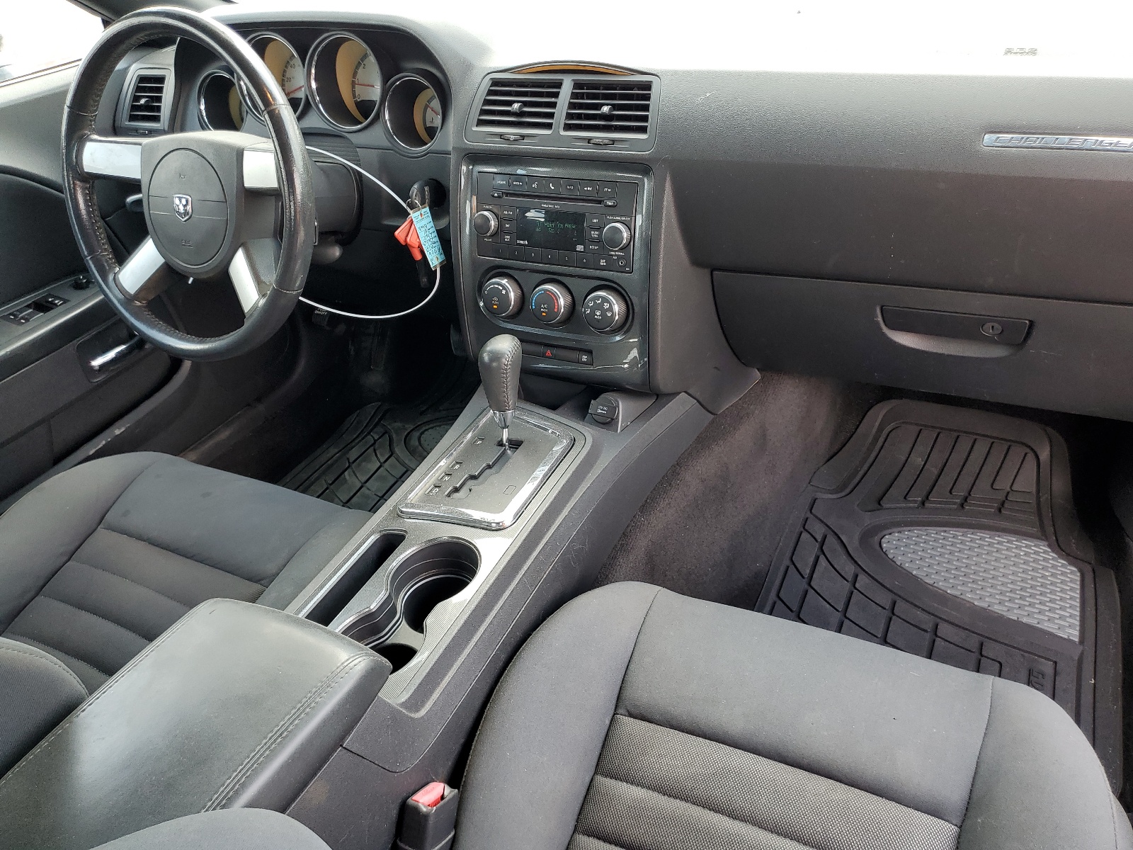 2B3CJ4DV6AH260439 2010 Dodge Challenger Se