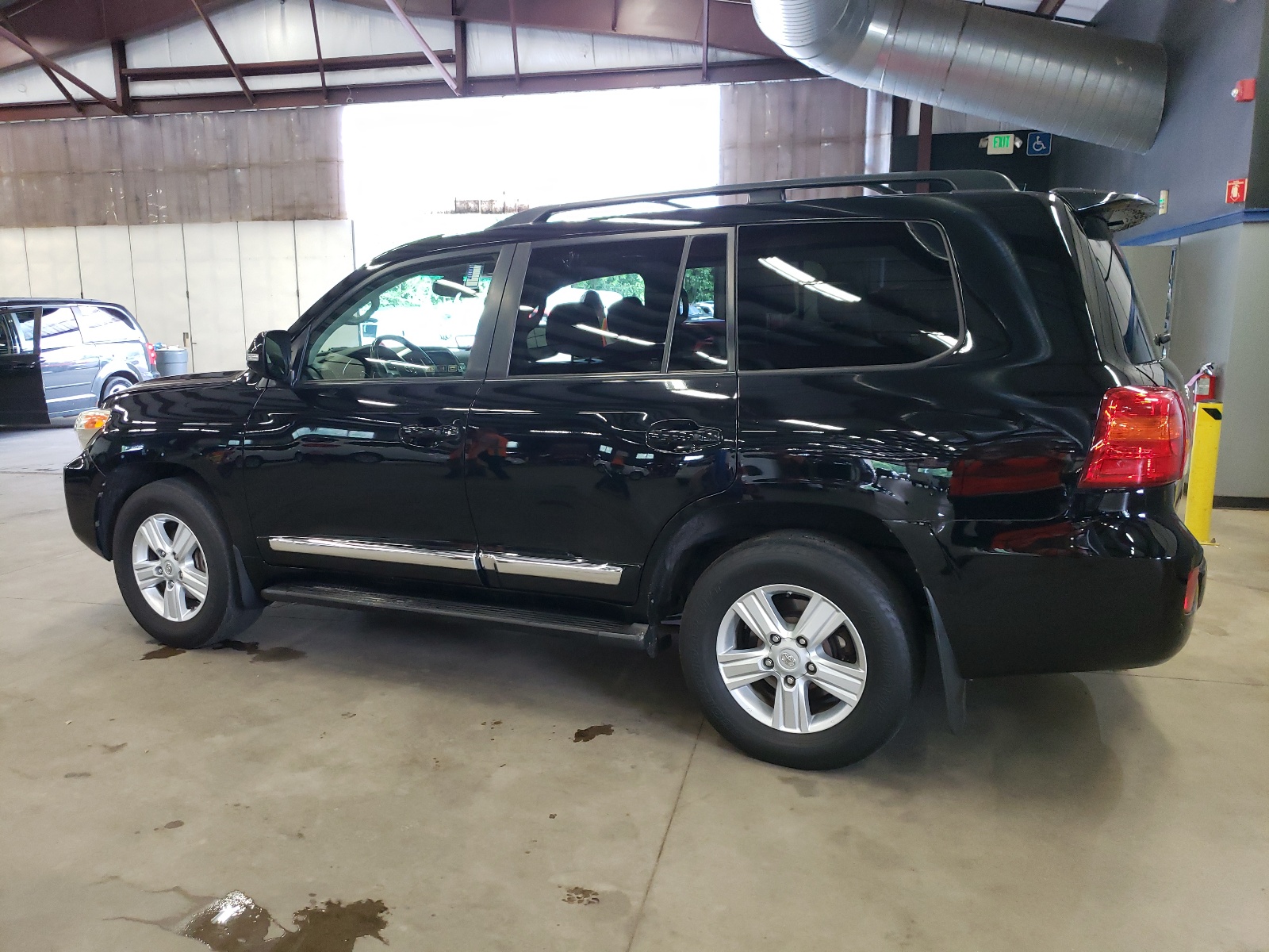 2014 Toyota Land Cruiser vin: JTMHY7AJ0E4024679