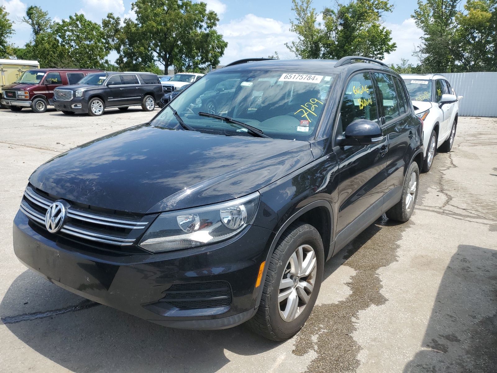 2017 Volkswagen Tiguan S vin: WVGAV7AX1HK033143