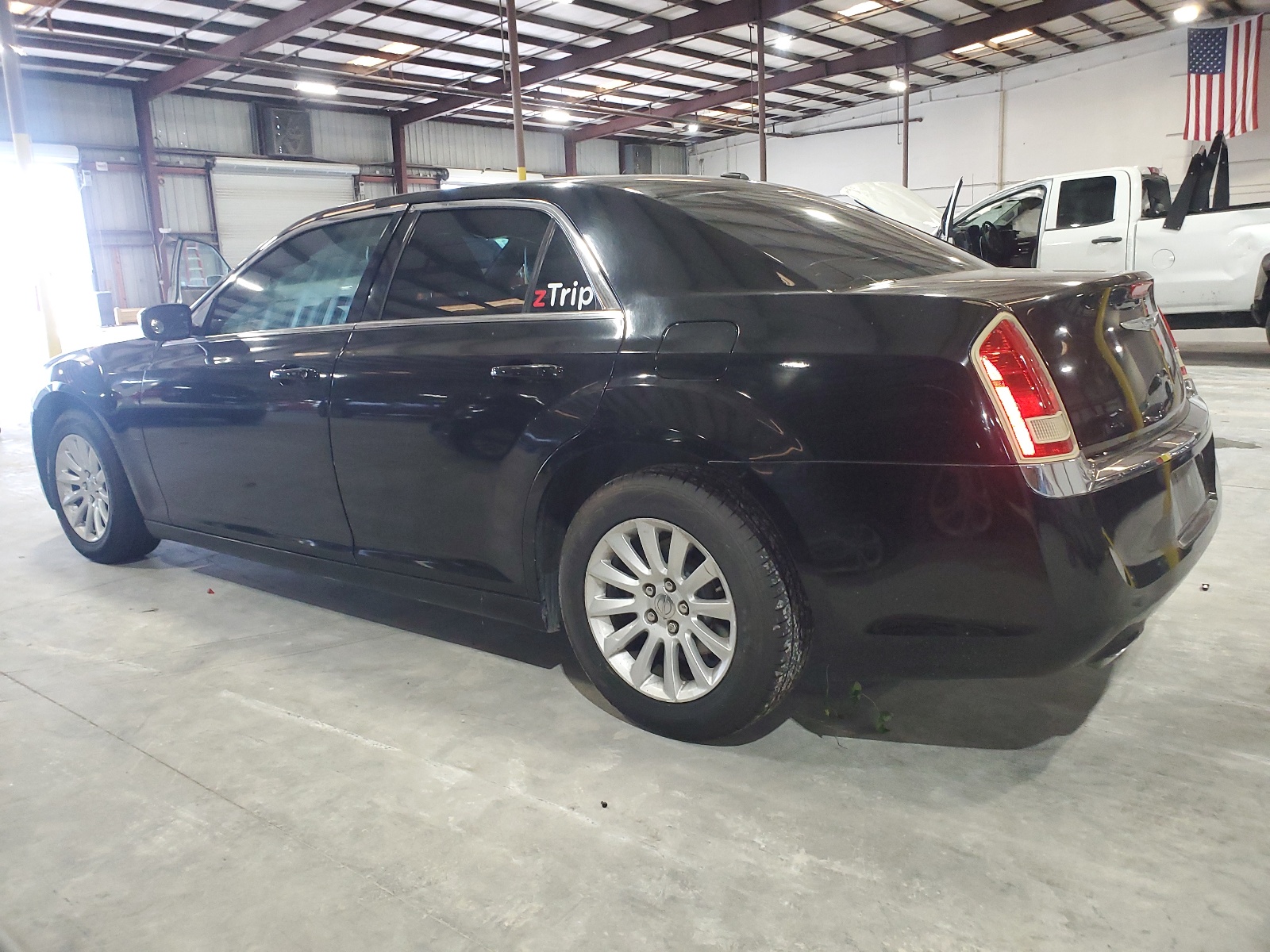 2014 Chrysler 300 vin: 2C3CCAAG4EH132563