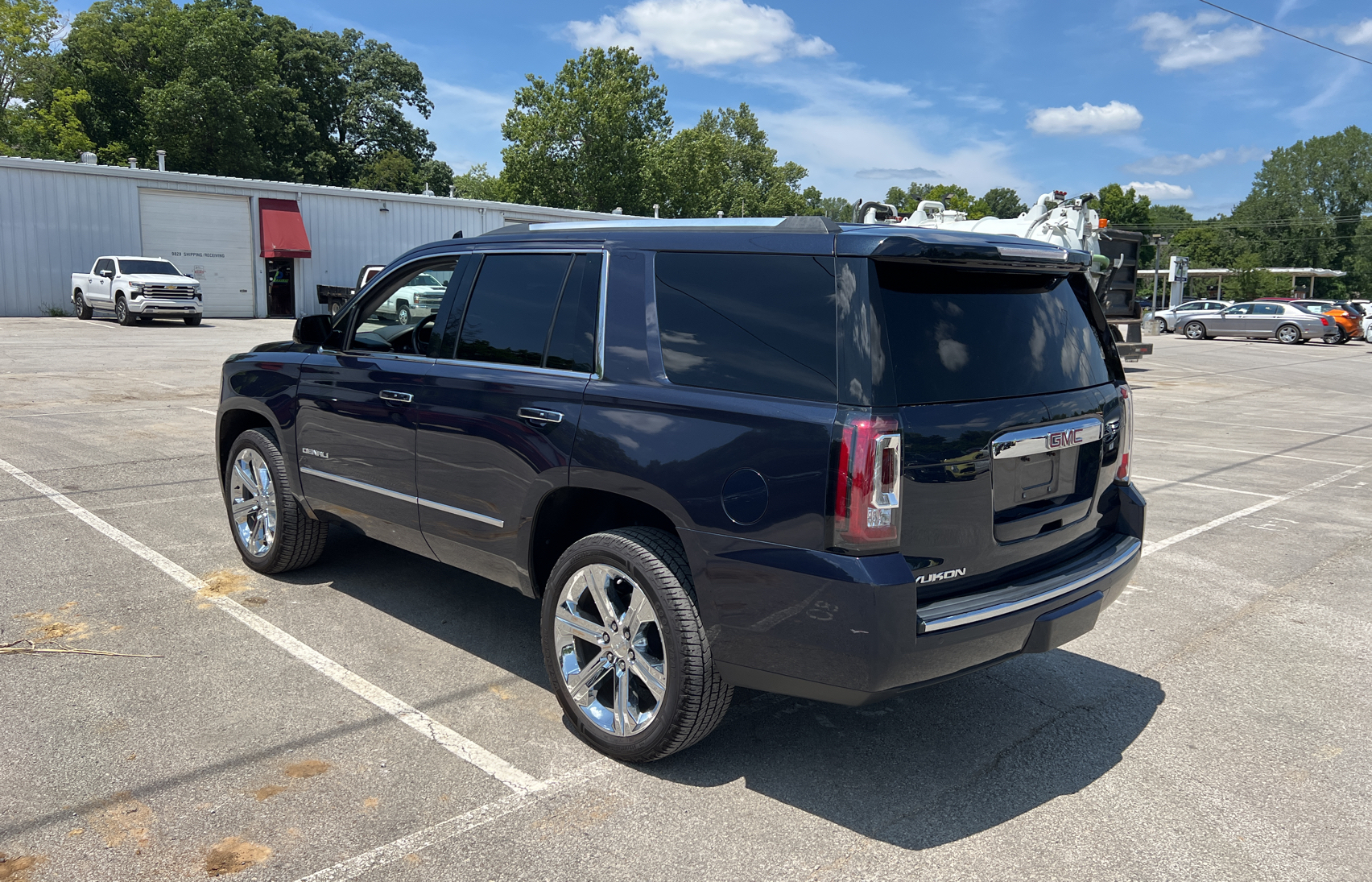 2017 GMC Yukon Denali vin: 1GKS2CKJ6HR201245