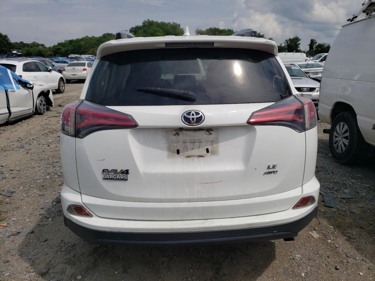 JTMBFREV7HJ135238 2017 Toyota Rav4 Le